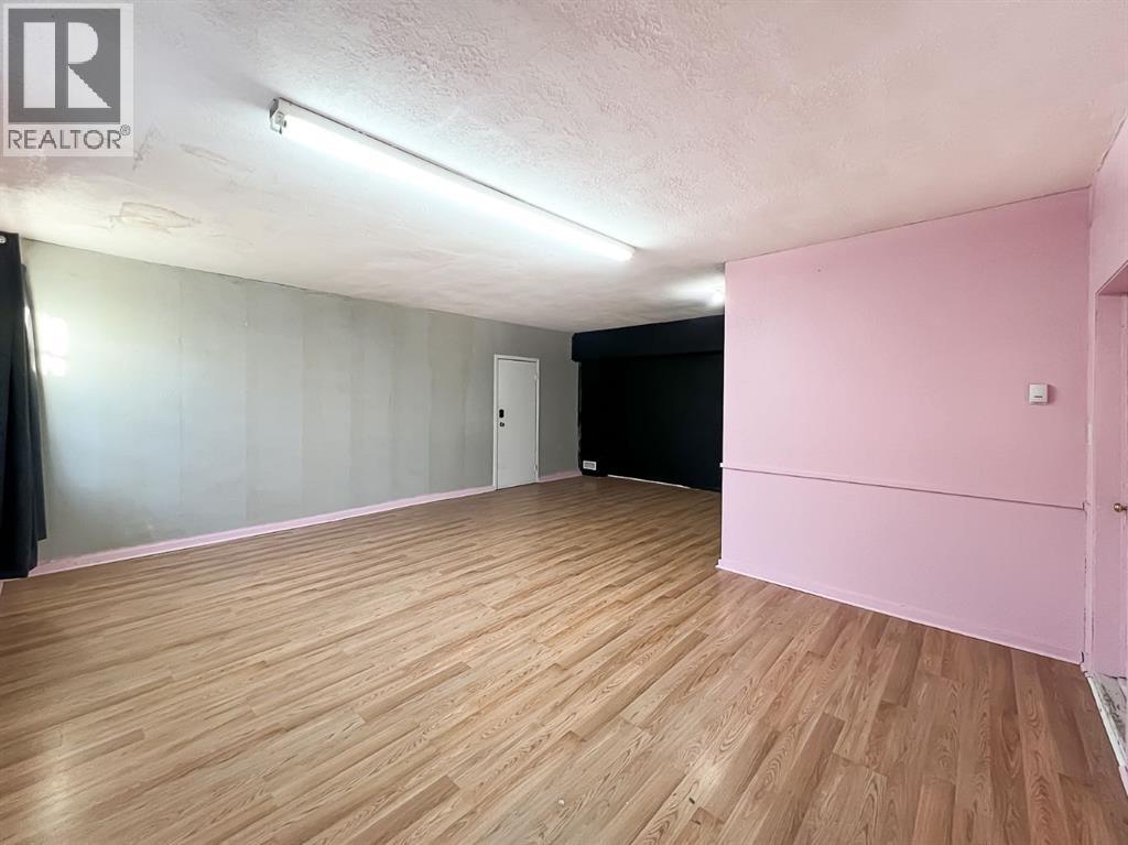 8 Railway Avenue NE, Falher, Alberta  T0H 1M0 - Photo 12 - A2272159