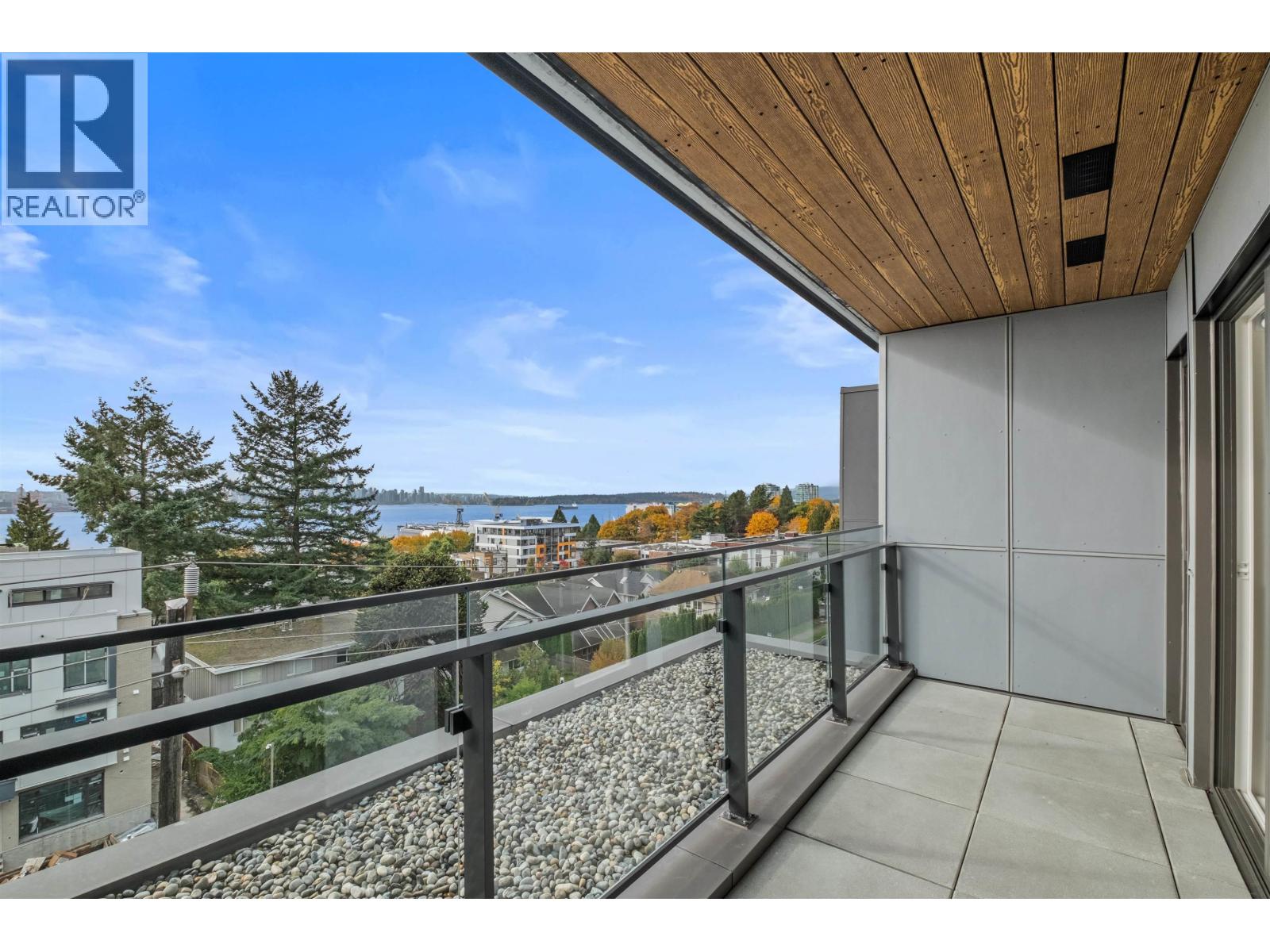 553 422 E 3rd Street, North Vancouver, British Columbia  V7L 1G2 - Photo 4 - R3131271
