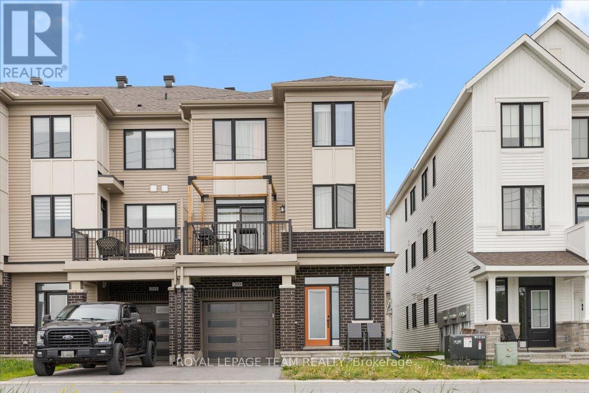 <h3>$2,500 Monthly</h3><p>209 Hibernian Walk, Ottawa, Ontario</p>