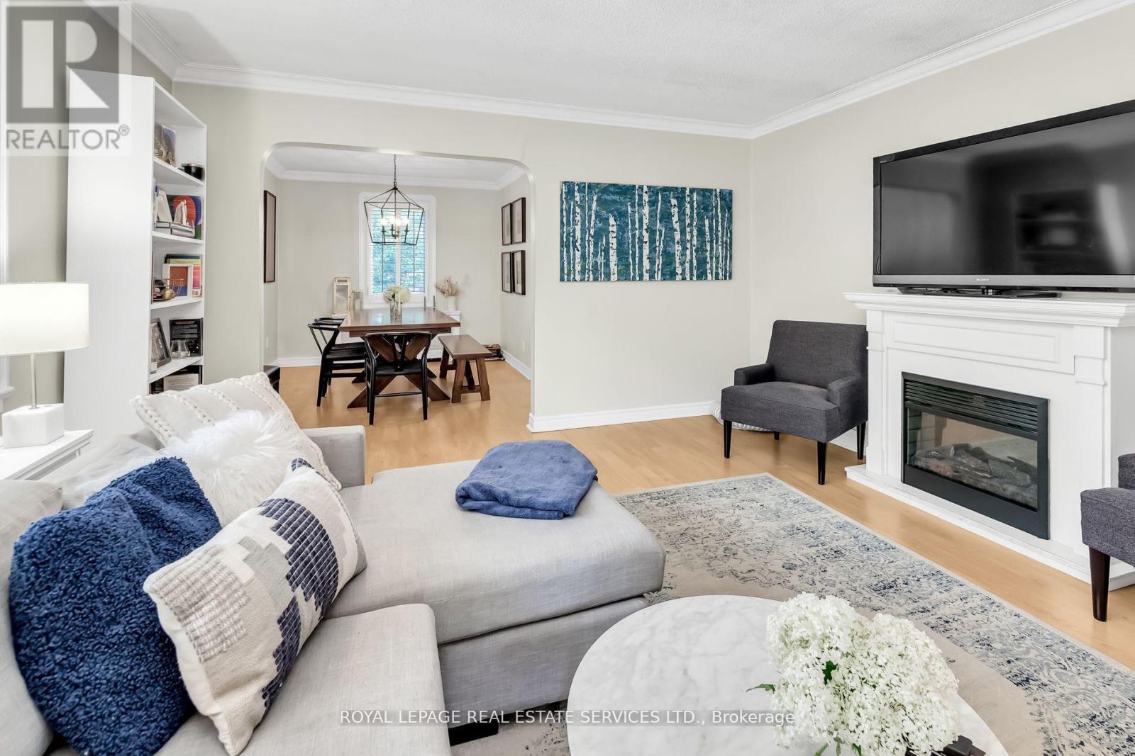 2nd Flr - 42 Gormley Avenue, Toronto, Ontario M4V 1Y8 - Photo 11 - C13448110