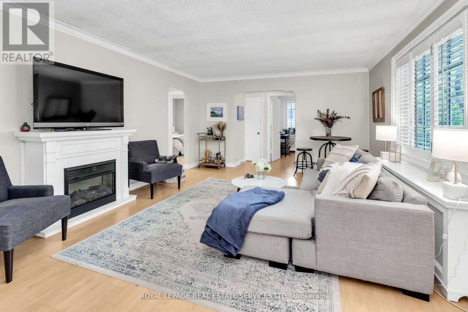 2nd Flr - 42 Gormley Avenue, Toronto, Ontario M4V 1Y8 - Photo 13 - C13448110