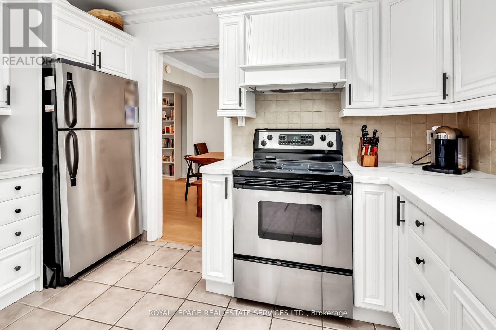 2nd Flr - 42 Gormley Avenue, Toronto, Ontario M4V 1Y8 - Photo 18 - C13448110