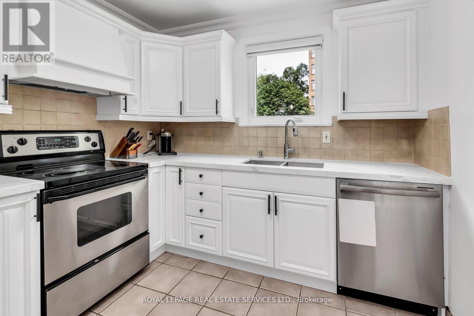 2nd Flr - 42 Gormley Avenue, Toronto, Ontario M4V 1Y8 - Photo 19 - C13448110