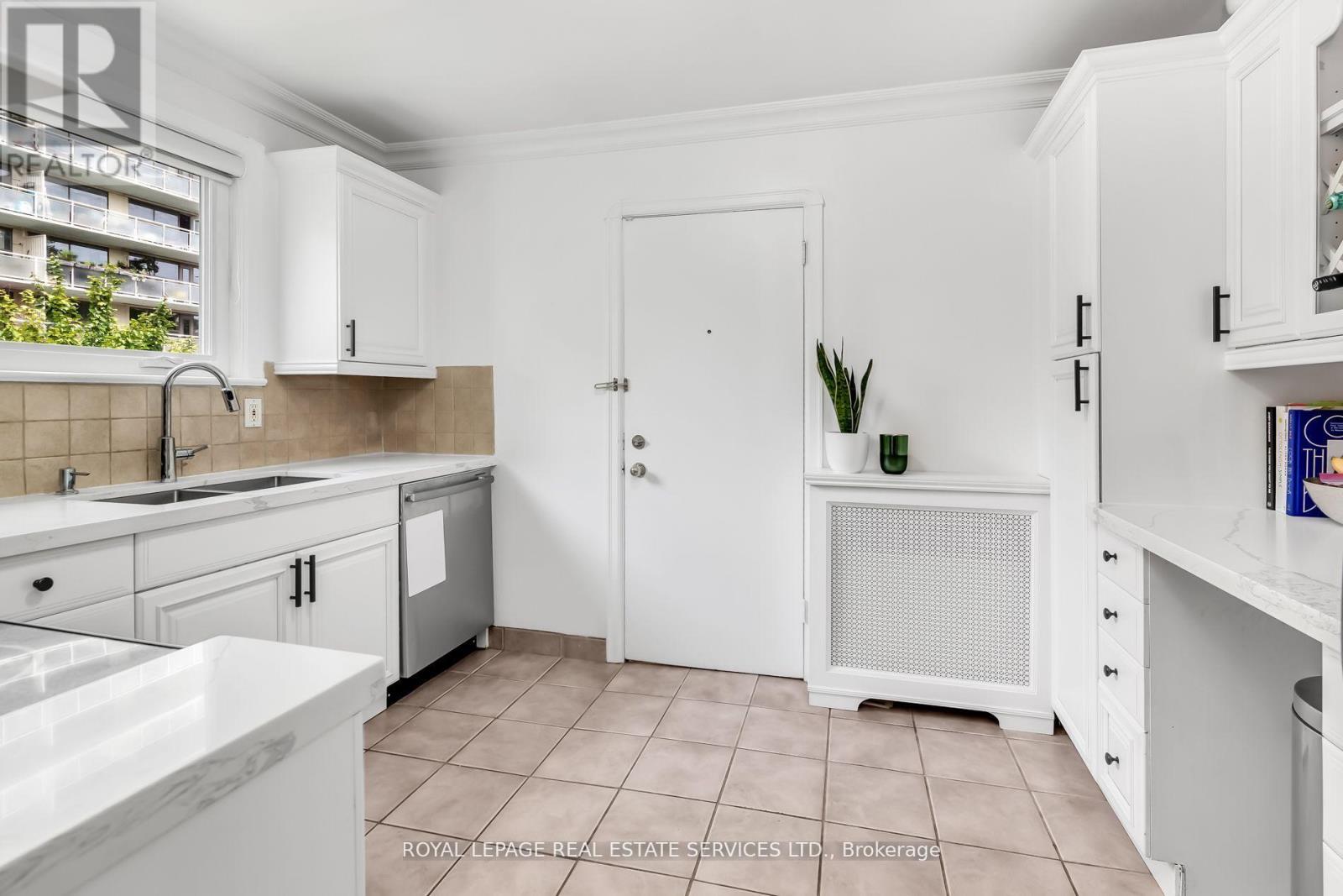 2nd Flr - 42 Gormley Avenue, Toronto, Ontario M4V 1Y8 - Photo 20 - C13448110