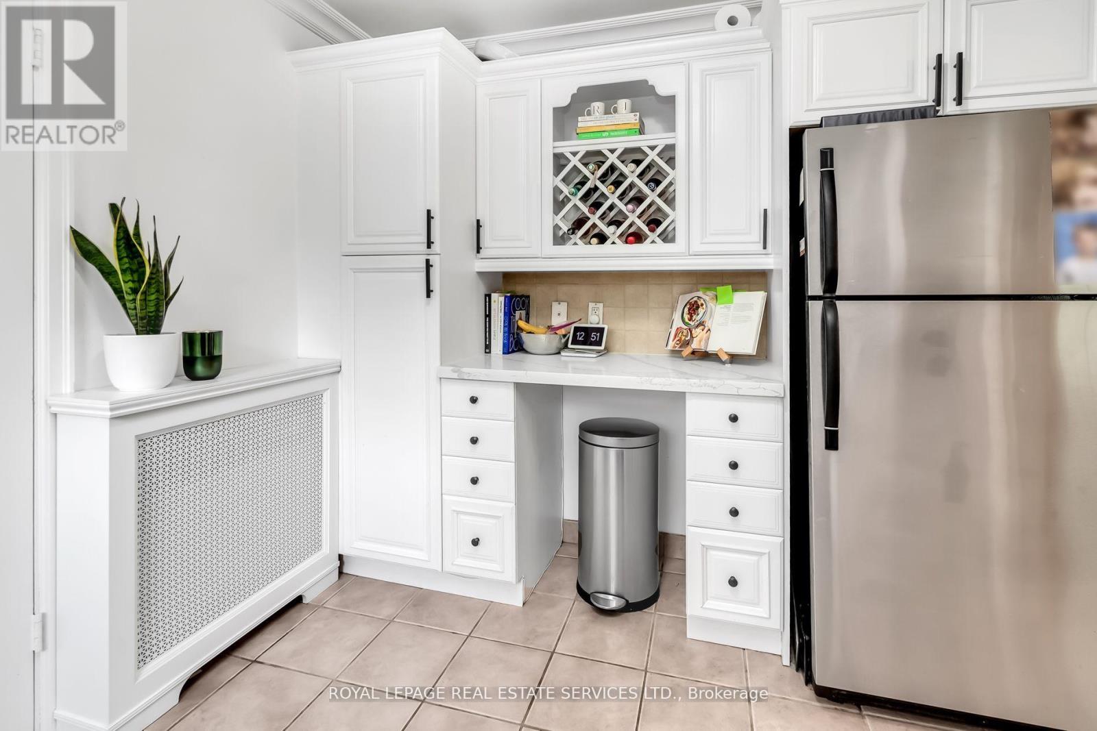 2nd Flr - 42 Gormley Avenue, Toronto, Ontario M4V 1Y8 - Photo 21 - C13448110