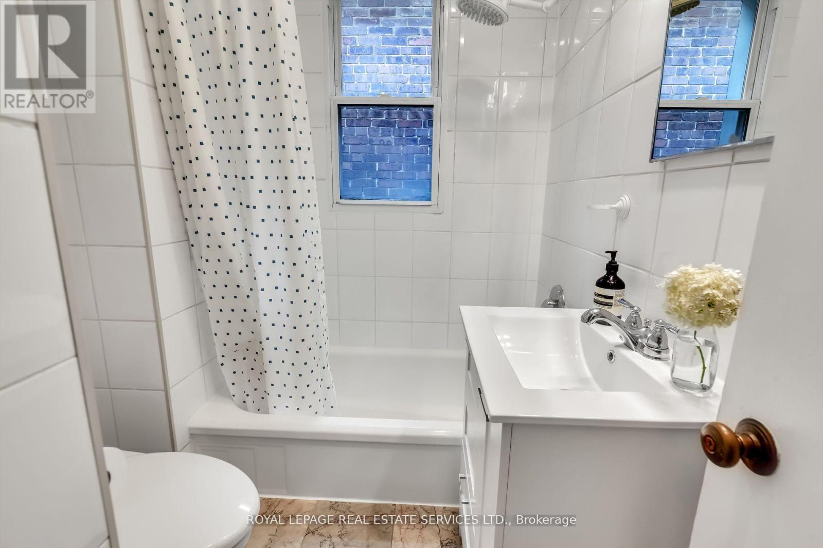 2nd Flr - 42 Gormley Avenue, Toronto, Ontario M4V 1Y8 - Photo 27 - C13448110