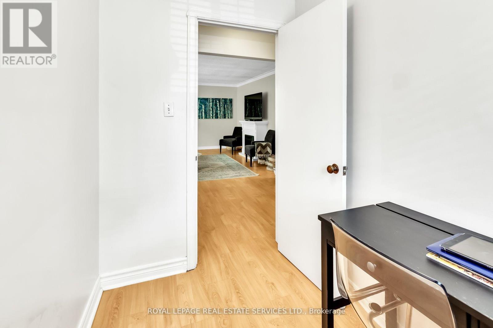 2nd Flr - 42 Gormley Avenue, Toronto, Ontario M4V 1Y8 - Photo 32 - C13448110