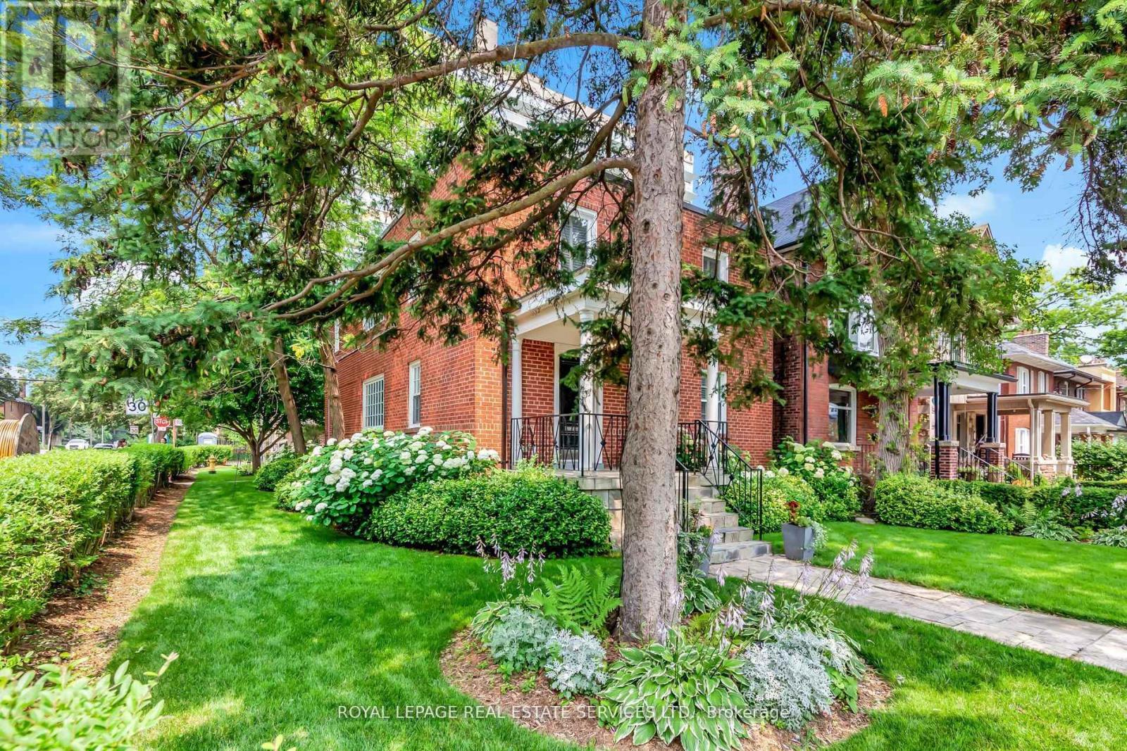 2nd Flr - 42 Gormley Avenue, Toronto, Ontario M4V 1Y8 - Photo 4 - C13448110