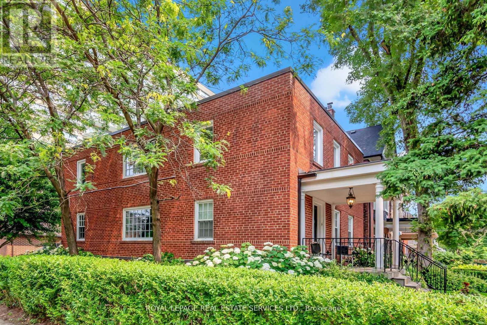 2nd Flr - 42 Gormley Avenue, Toronto, Ontario M4V 1Y8 - Photo 5 - C13448110