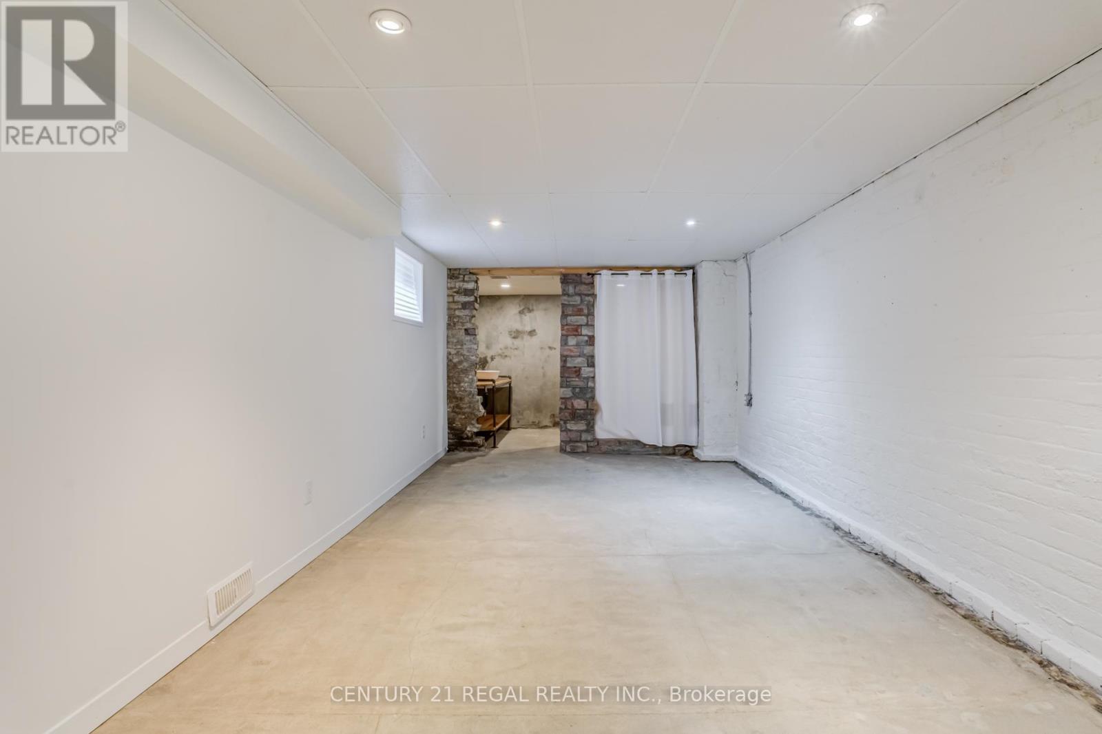 213 Boulton Avenue, Toronto, Ontario  M4M 2J8 - Photo 43 - E13448196