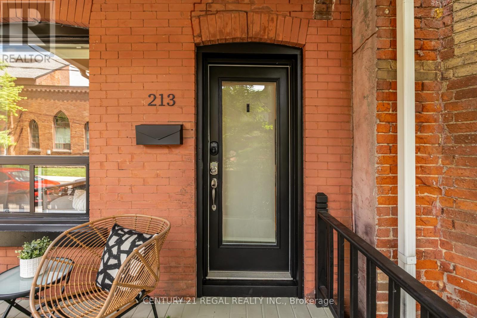 213 Boulton Avenue, Toronto, Ontario  M4M 2J8 - Photo 5 - E13448196