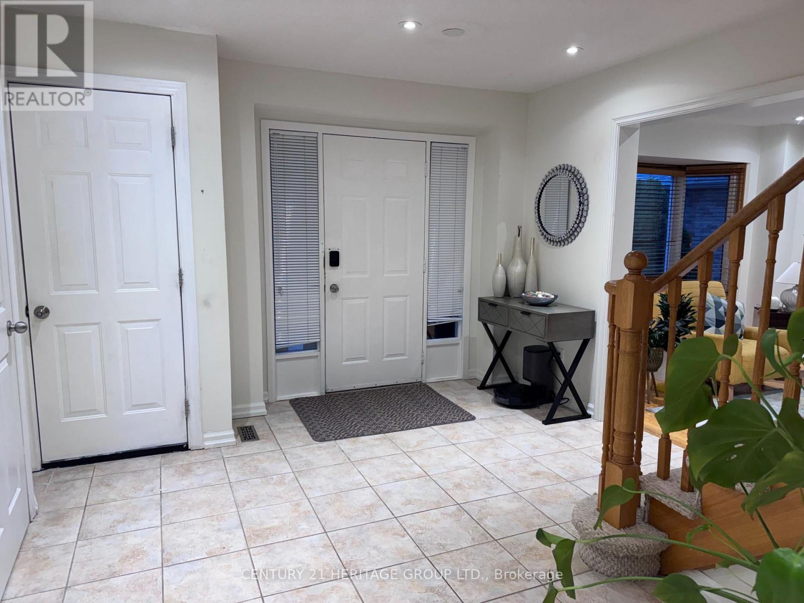 45 Stiver Drive, Newmarket, Ontario  L3Y 7V8 - Photo 2 - N13448206