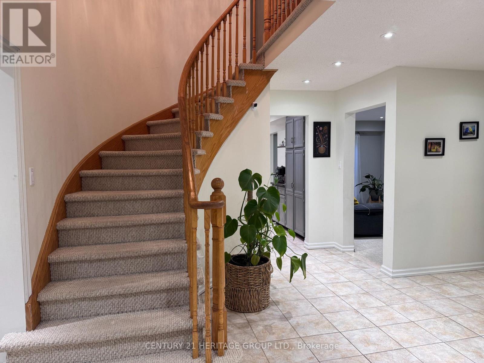 45 Stiver Drive, Newmarket, Ontario  L3Y 7V8 - Photo 3 - N13448206