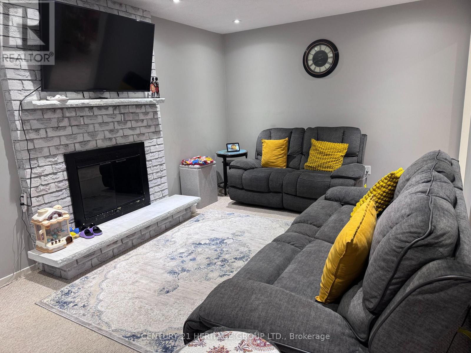 45 Stiver Drive, Newmarket, Ontario  L3Y 7V8 - Photo 4 - N13448206