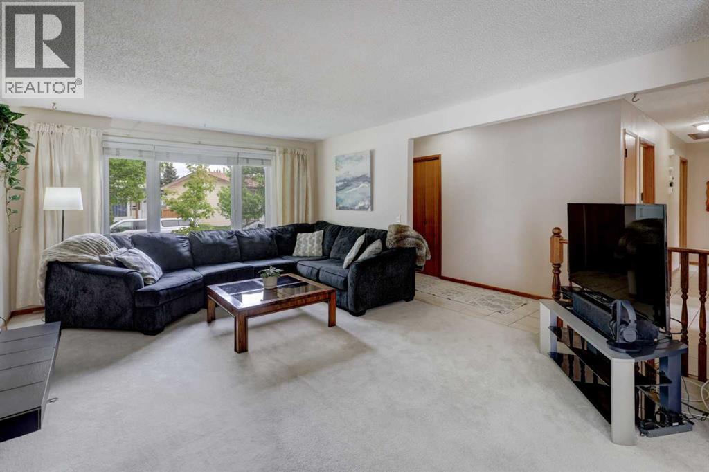 3444 Temple Way Ne, Calgary, Alberta  T1Y 3B7 - Photo 3 - A2317581