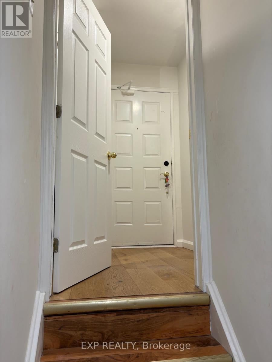 1483 Princeton Crescent, Oakville, Ontario  L6H 4H3 - Photo 4 - W13448132