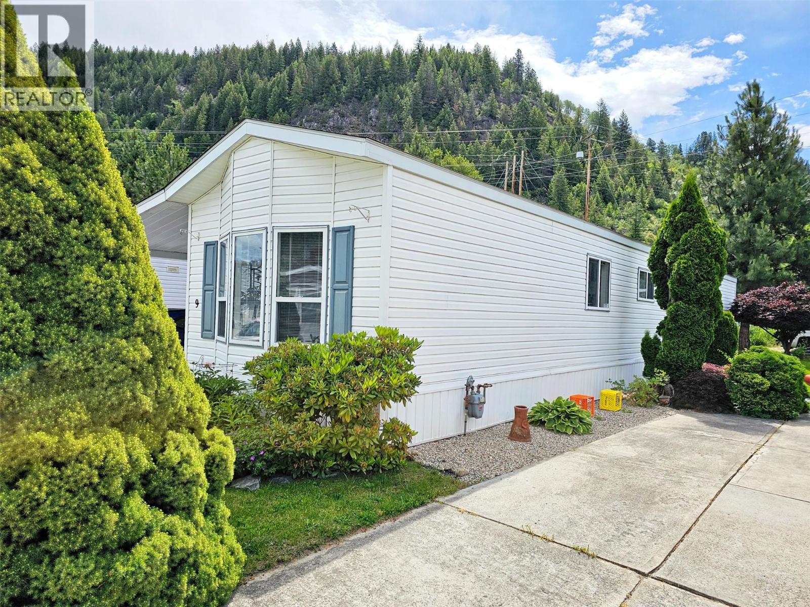 651 ROSEDALE Road Unit# 9 Castlegar Photo 2 651 ROSEDALE Road Unit# 9 Castlegar Photo 2