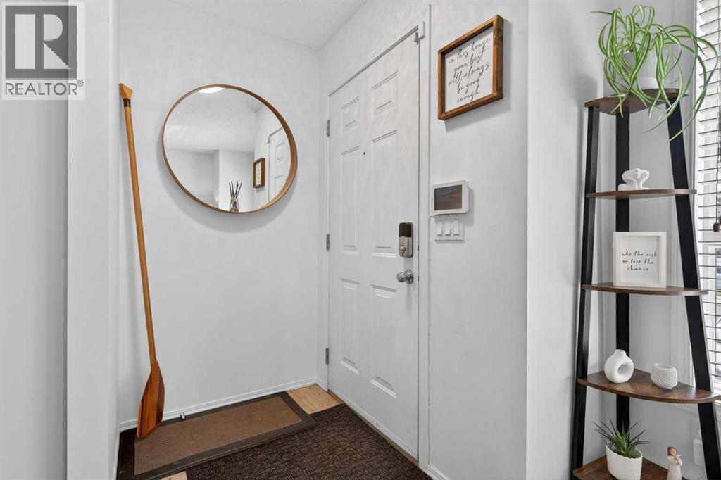 32 Erin Woods Court Se, Calgary, Alberta  T2B 3V6 - Photo 4 - A2308342