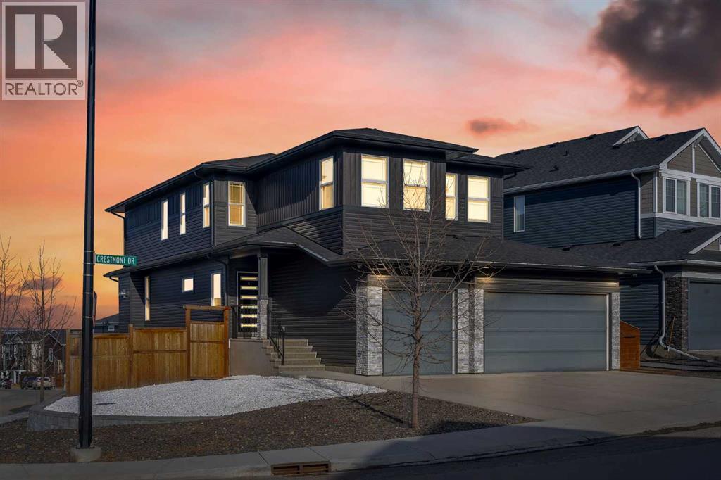 325 Crestmont Drive SW, Calgary, Alberta