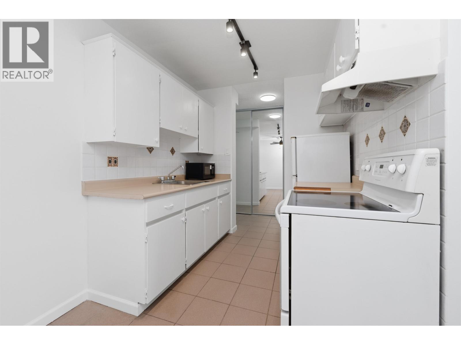 1405 2016 Fullerton Avenue, North Vancouver, British Columbia  V7P 3E6 - Photo 6 - R3136113