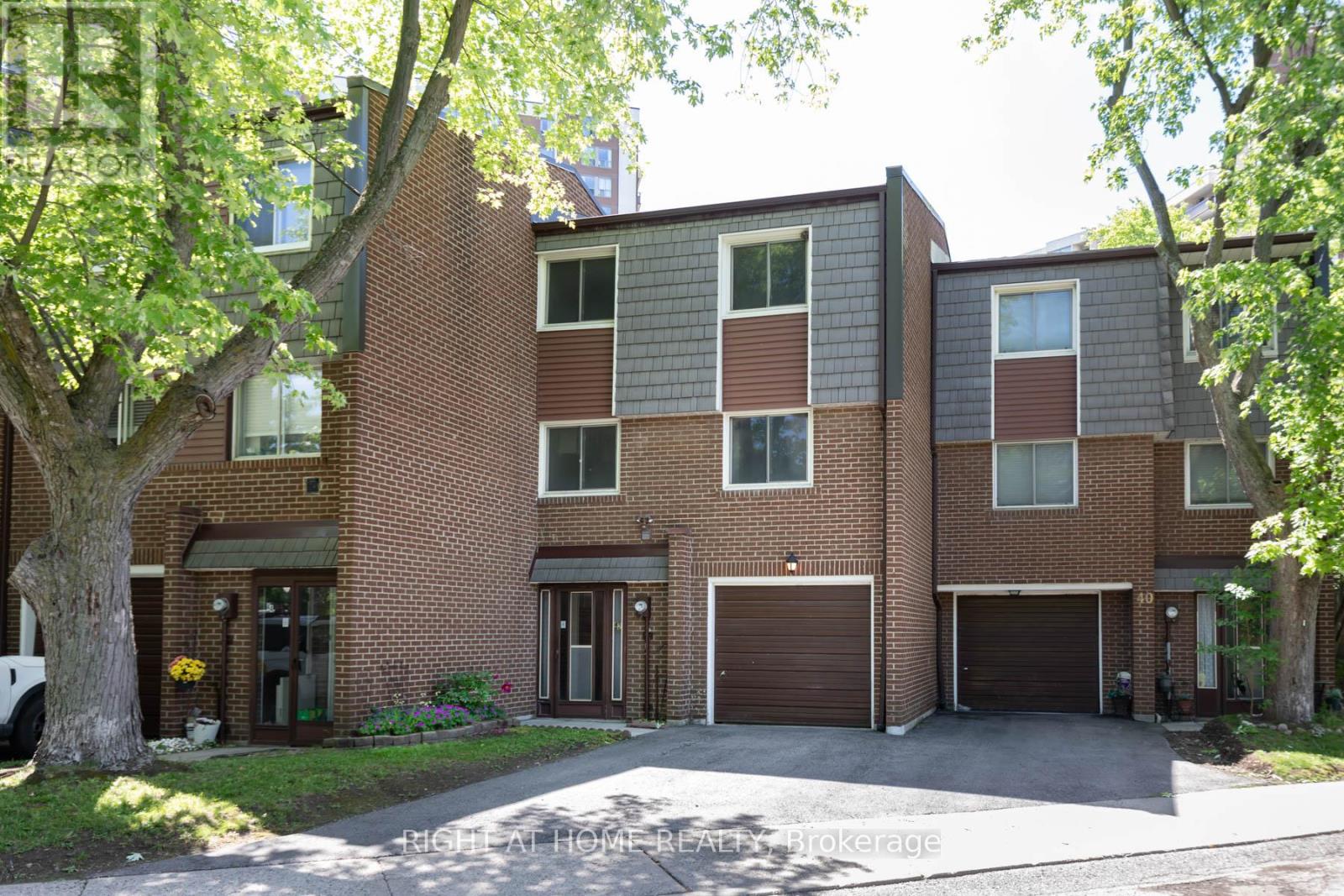 42 VICORA LINKWAY, Toronto, Ontario
