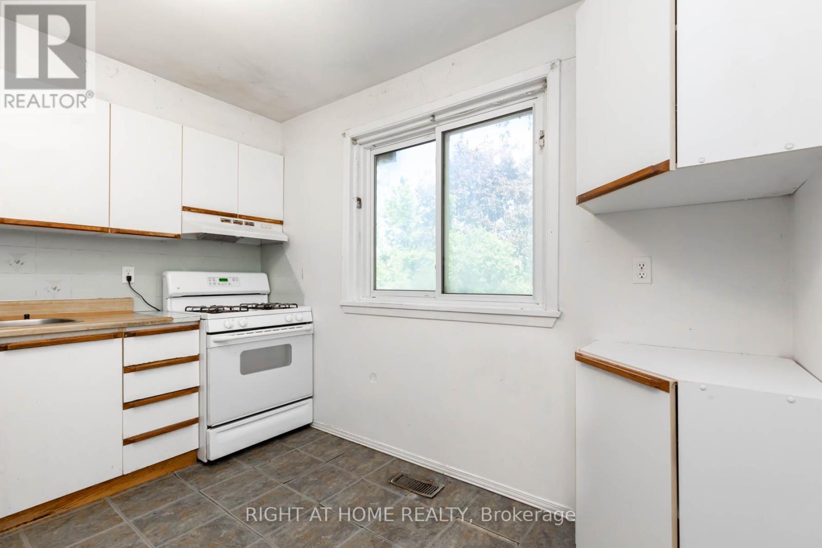 42 Vicora Linkway, Toronto, Ontario  M3C 1B1 - Photo 14 - C13448240