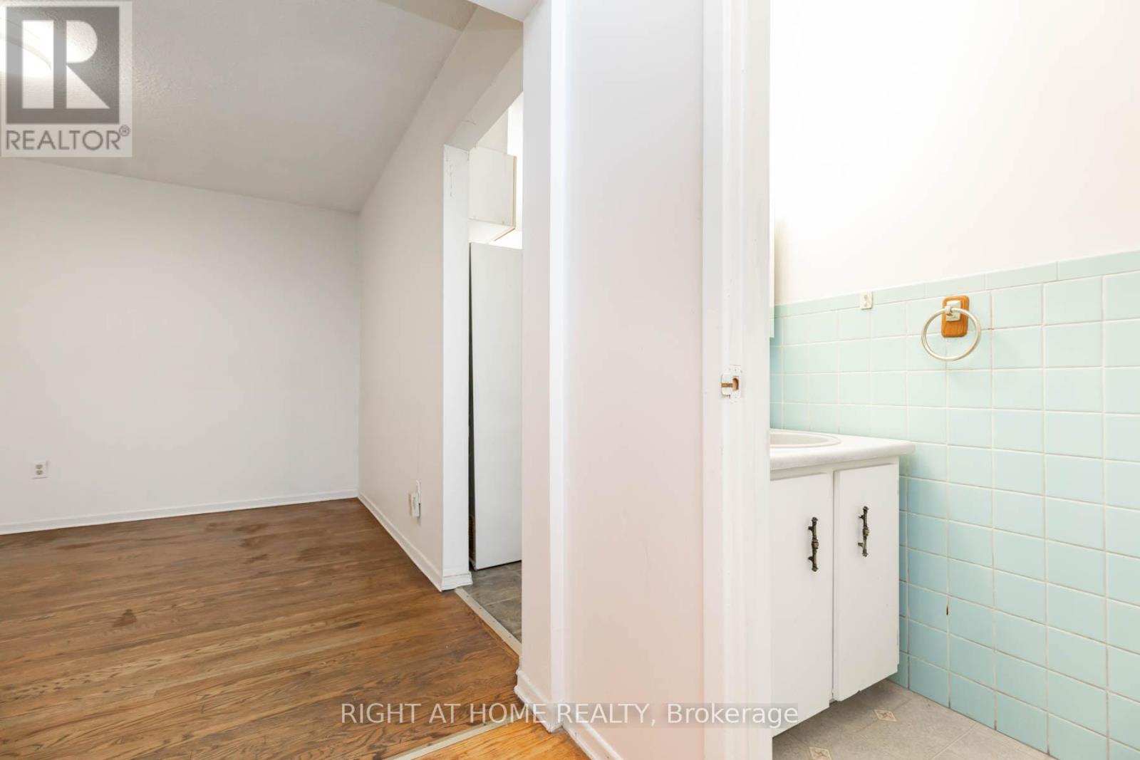 42 Vicora Linkway, Toronto, Ontario  M3C 1B1 - Photo 18 - C13448240