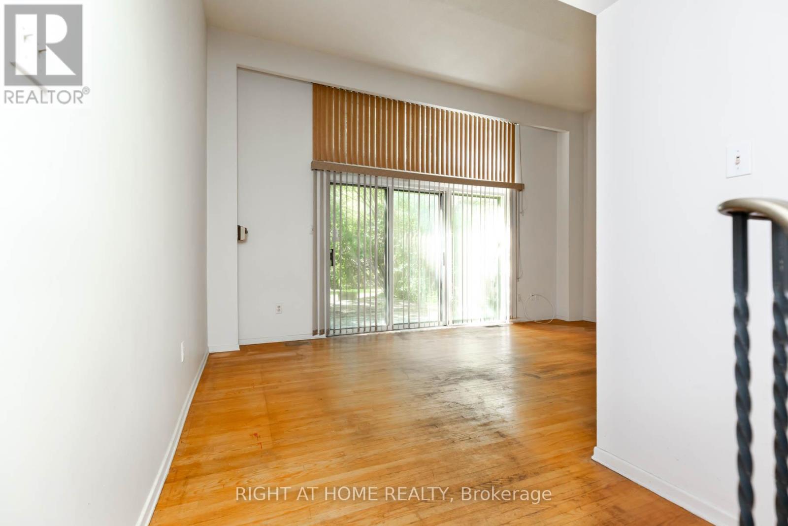 42 Vicora Linkway, Toronto, Ontario  M3C 1B1 - Photo 4 - C13448240