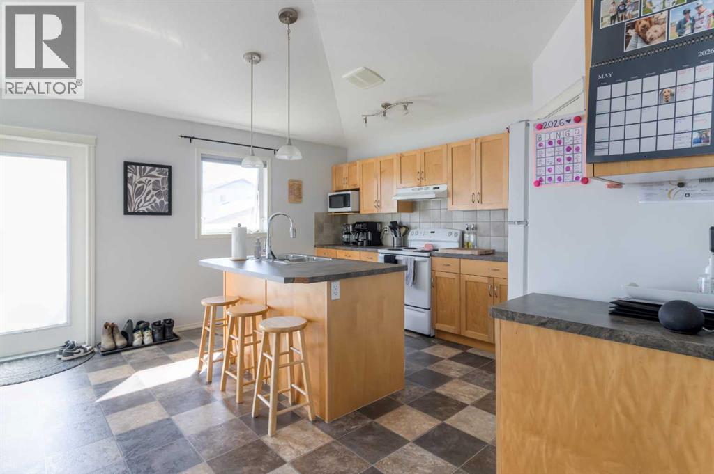 111 Mt Sundance Crescent W, Lethbridge, Alberta  T1J 0L4 - Photo 5 - A2310586