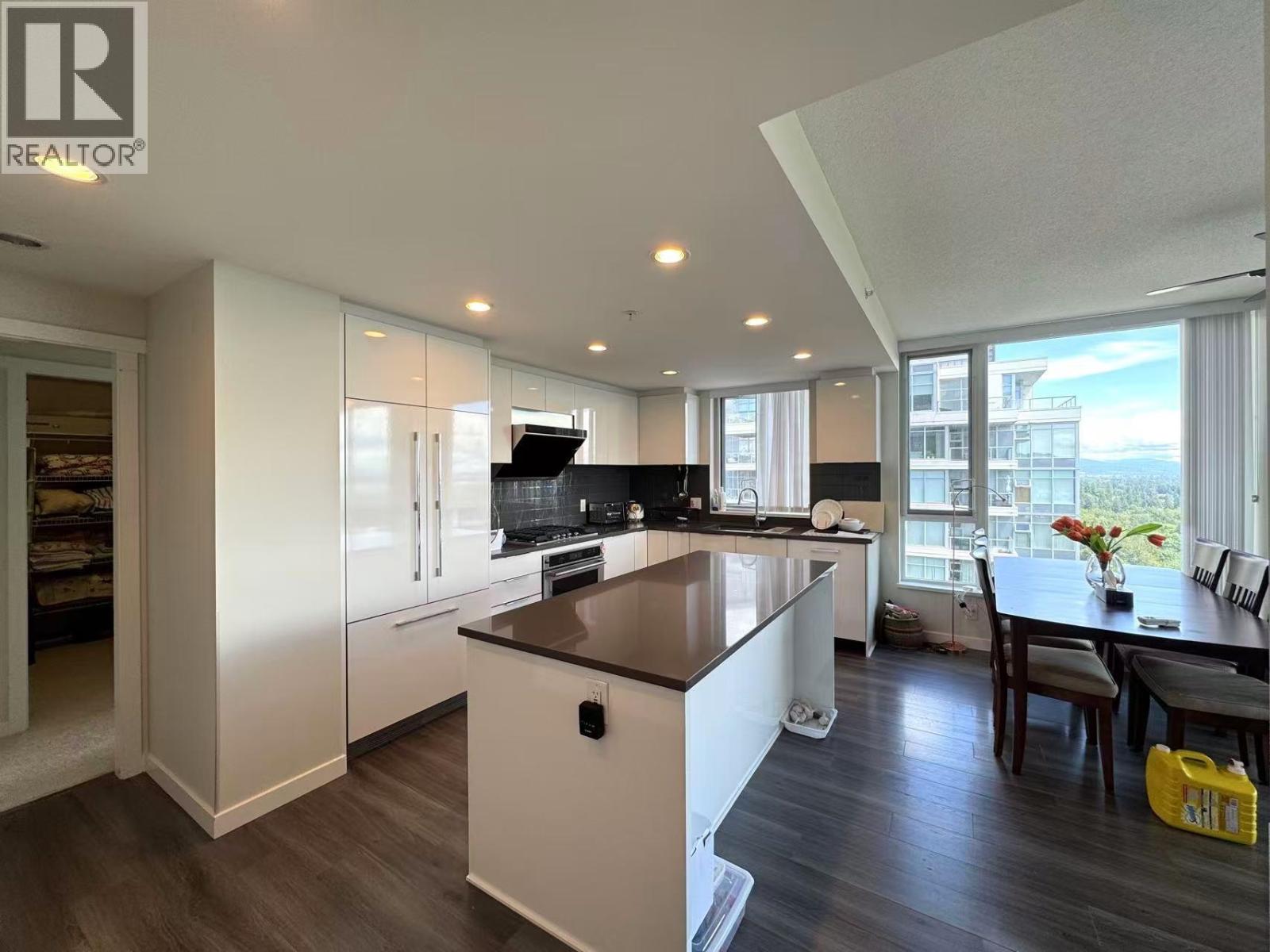 2501 3100 Windsor Gate, Coquitlam, British Columbia  V3B 0P3 - Photo 8 - R3132847