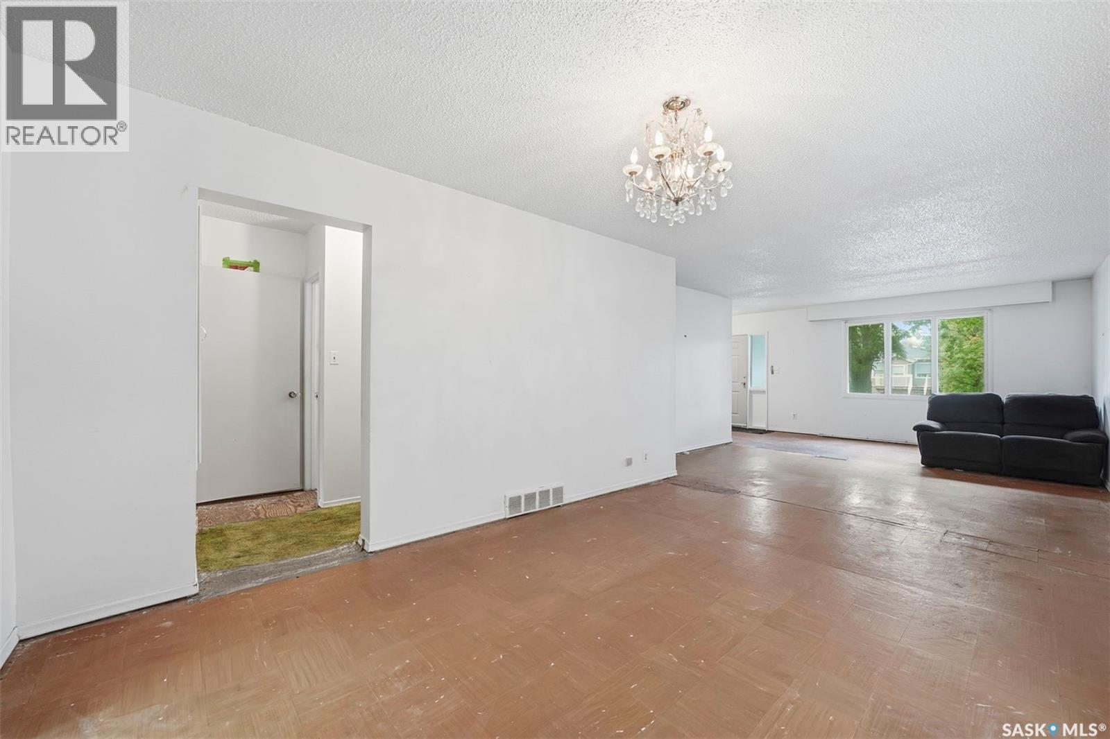 807 29th Street W, Saskatoon, Saskatchewan  S7L 0N2 - Photo 6 - SK039083