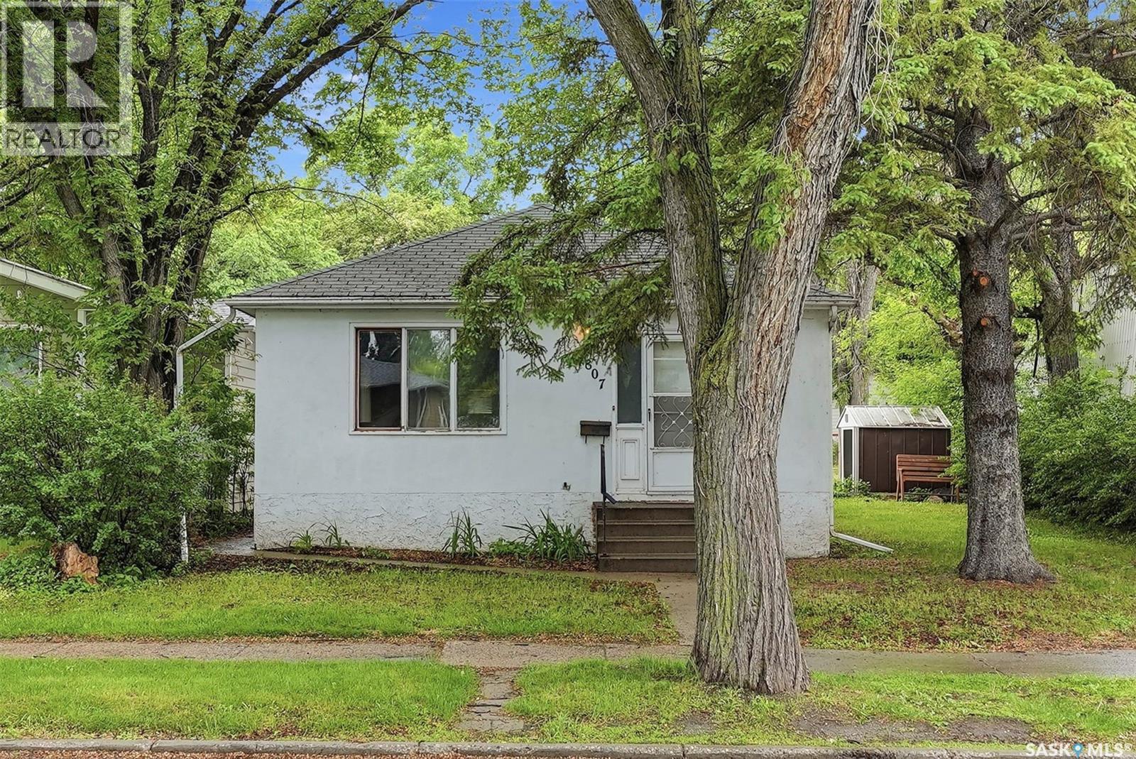 807 29th STREET W, Saskatoon, Saskatchewan