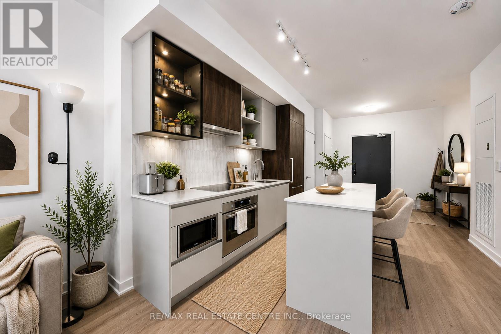 221 - 395 Dundas Street W, Oakville, Ontario  L6M 4M2 - Photo 6 - W13448244