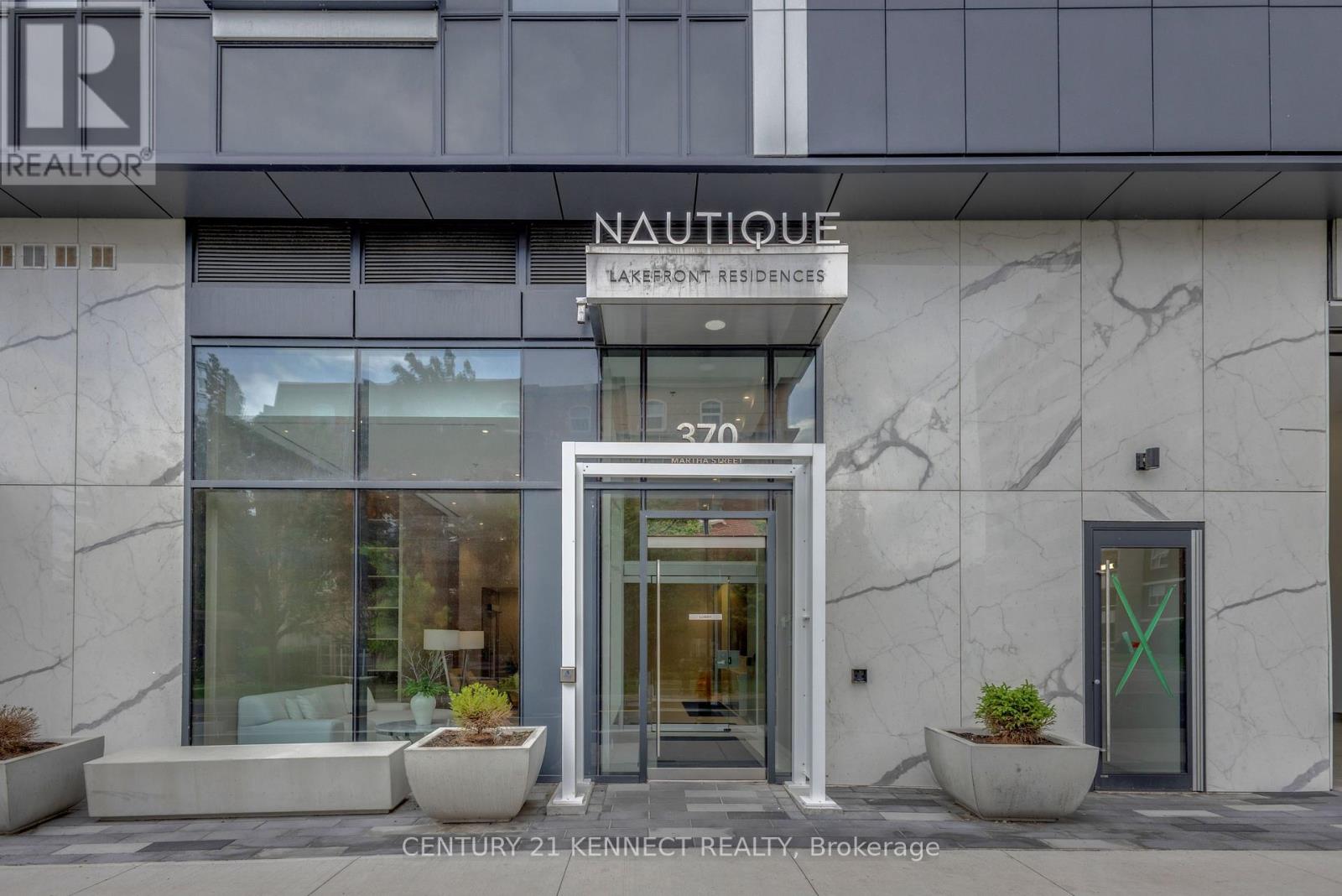 2004 - 370 Martha Street, Burlington, Ontario  L7R 0G9 - Photo 2 - W13448254