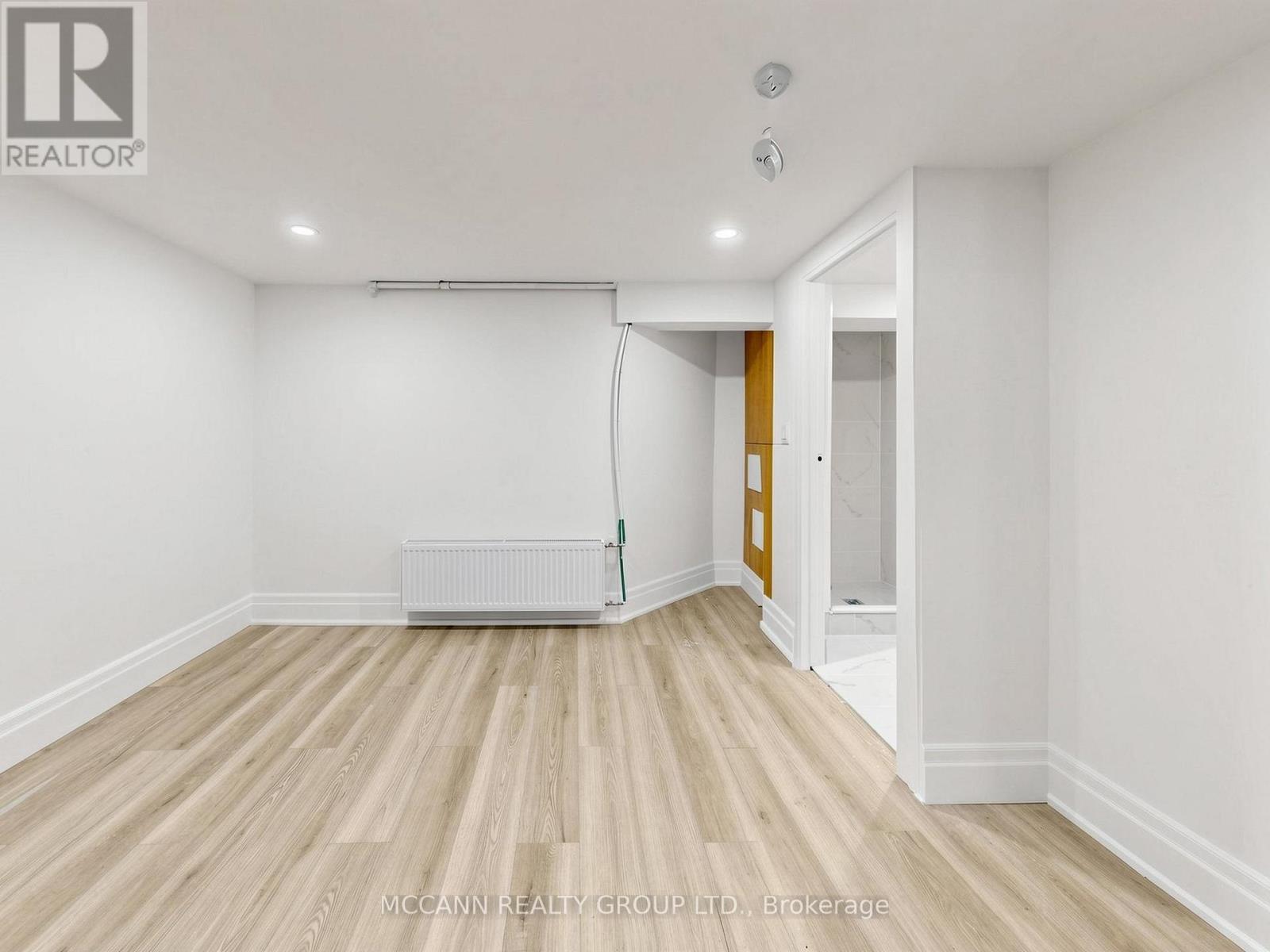 310 St Germain Avenue, Toronto, Ontario  M5M 1W3 - Photo 33 - C13447678