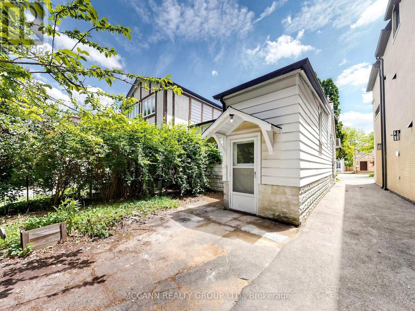 310 St Germain Avenue, Toronto, Ontario  M5M 1W3 - Photo 37 - C13447678