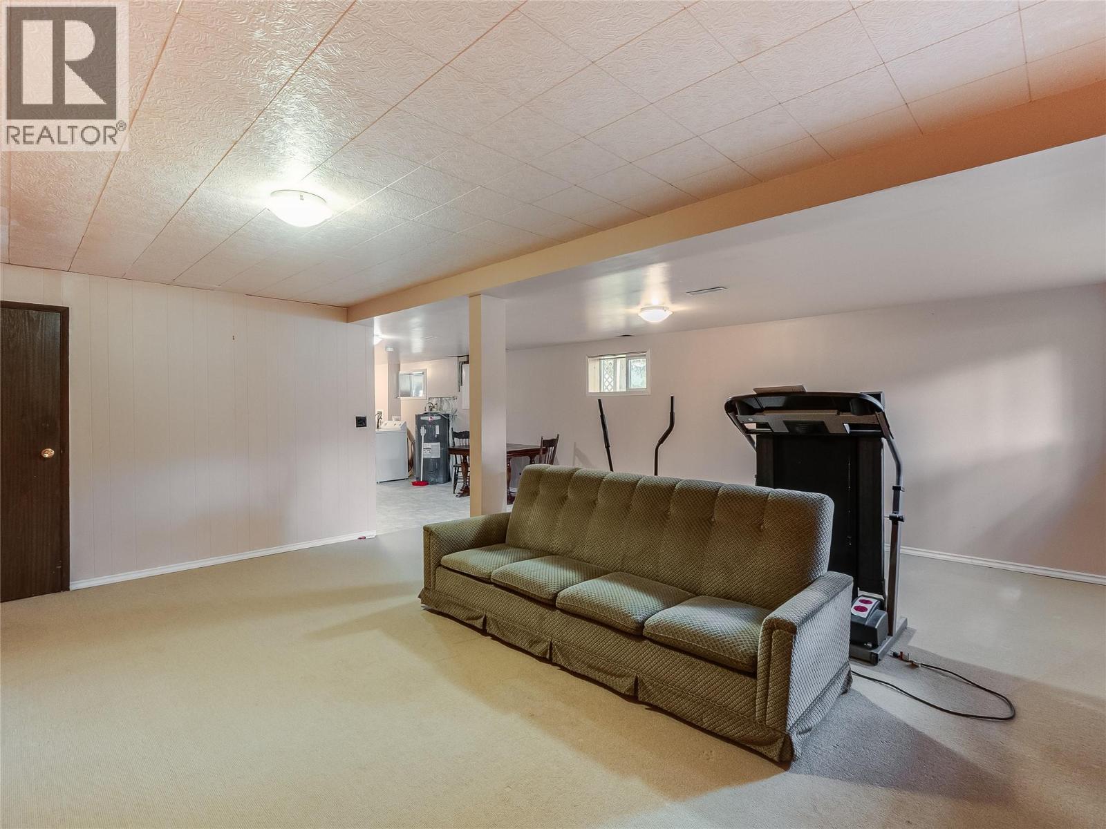 2625 6th Avenue, Castlegar, British Columbia  V1N 2W3 - Photo 28 - 10391397