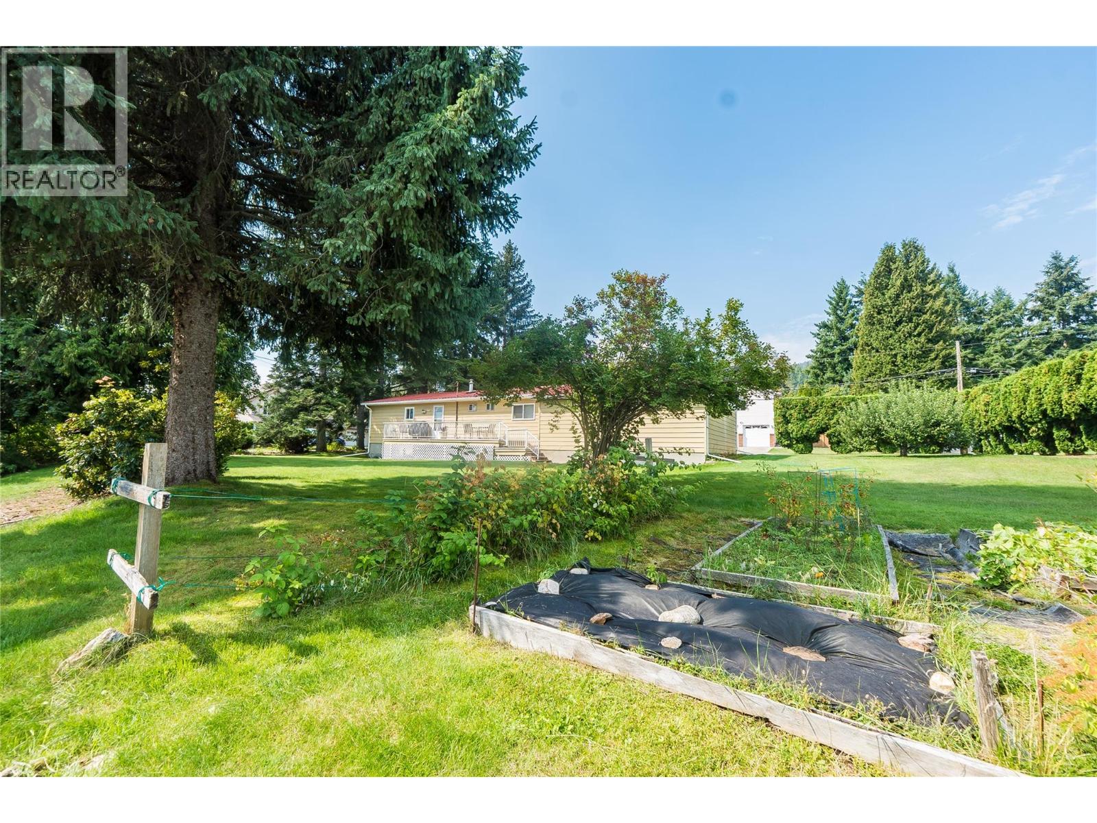 2625 6th Avenue, Castlegar, British Columbia  V1N 2W3 - Photo 47 - 10391397