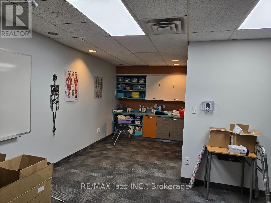 201 - 111 Simcoe Street N, Oshawa, Ontario  L1G 4S4 - Photo 6 - E13448370