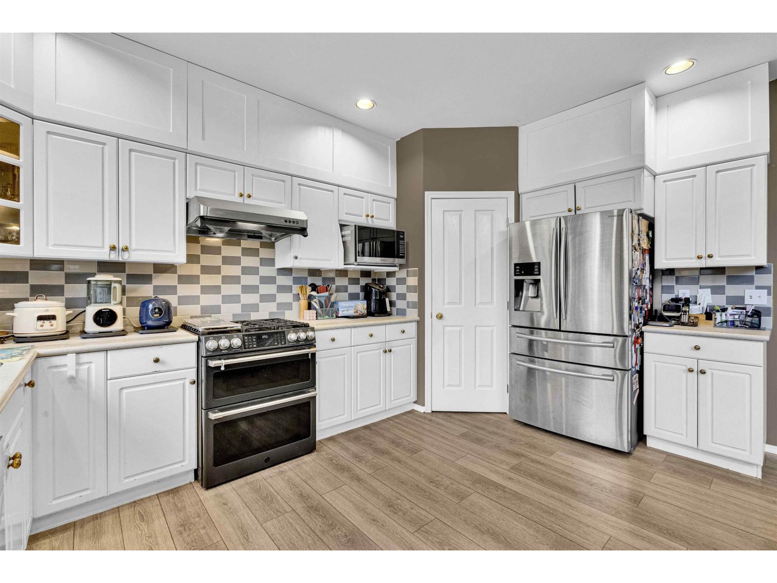 16977 83a Avenue, Surrey, British Columbia  V4N 4V1 - Photo 11 - R3083992