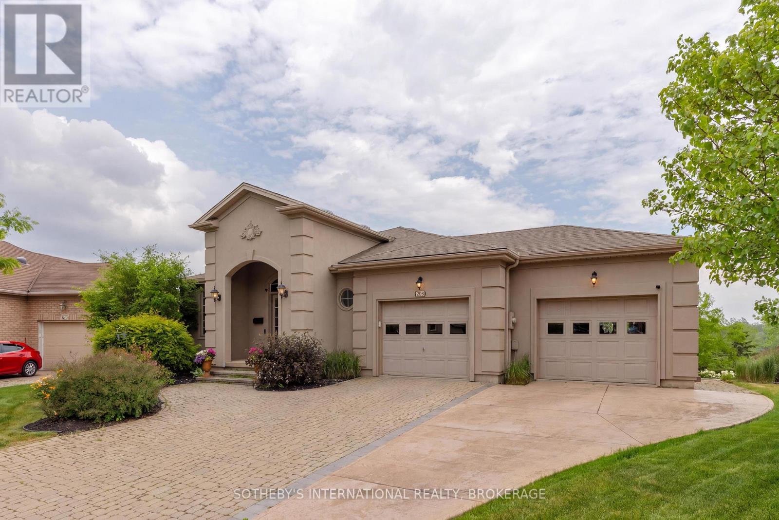 208 Muirfield Trail, Welland, Ontario  L3B 6G7 - Photo 2 - X13448298