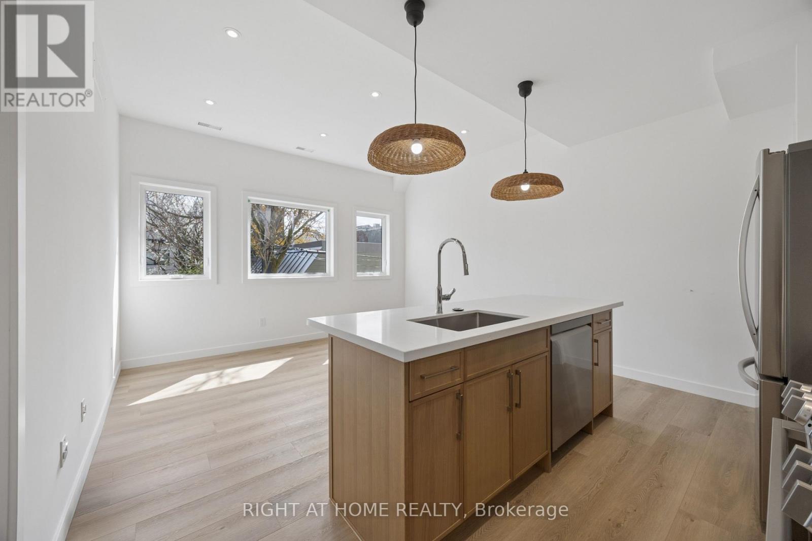 5 - 91 Barton Avenue, Toronto, Ontario  M6G 1P7 - Photo 3 - C13448340