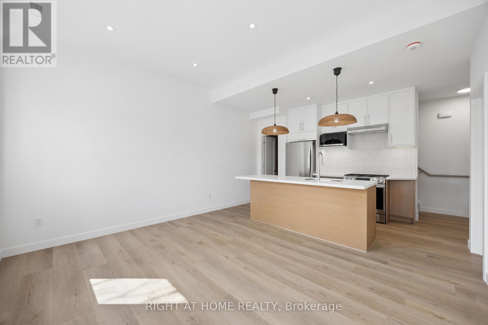 5 - 91 Barton Avenue, Toronto, Ontario  M6G 1P7 - Photo 4 - C13448340