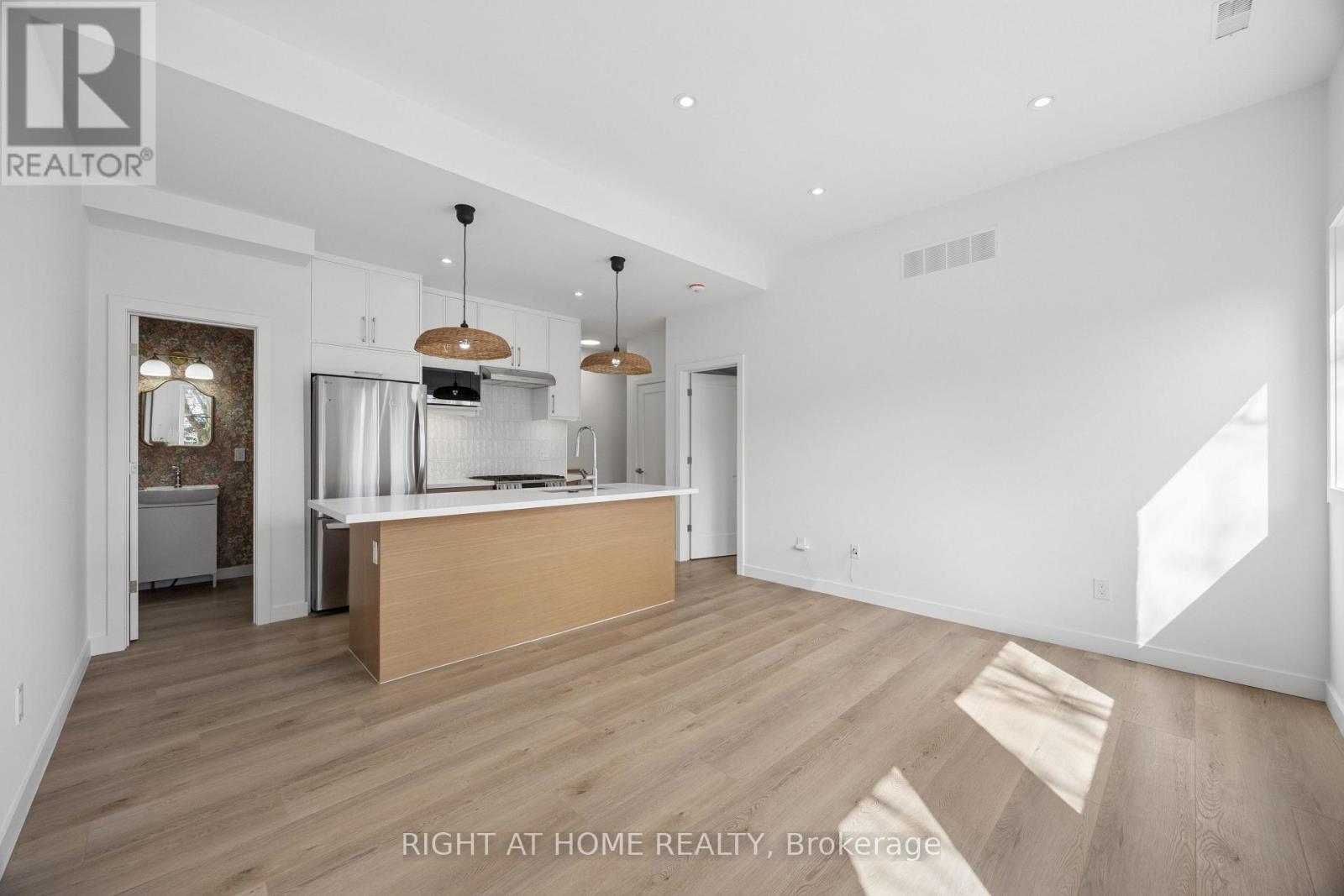 5 - 91 Barton Avenue, Toronto, Ontario  M6G 1P7 - Photo 5 - C13448340