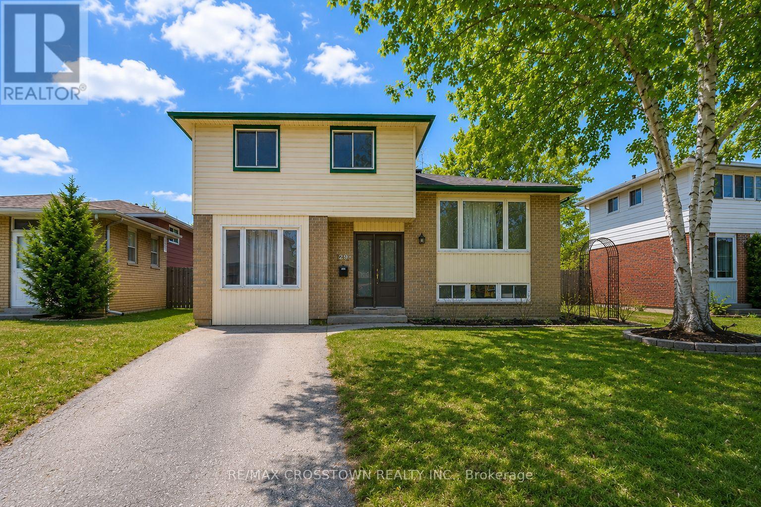 29 BAKER CRESCENT, Barrie, Ontario
