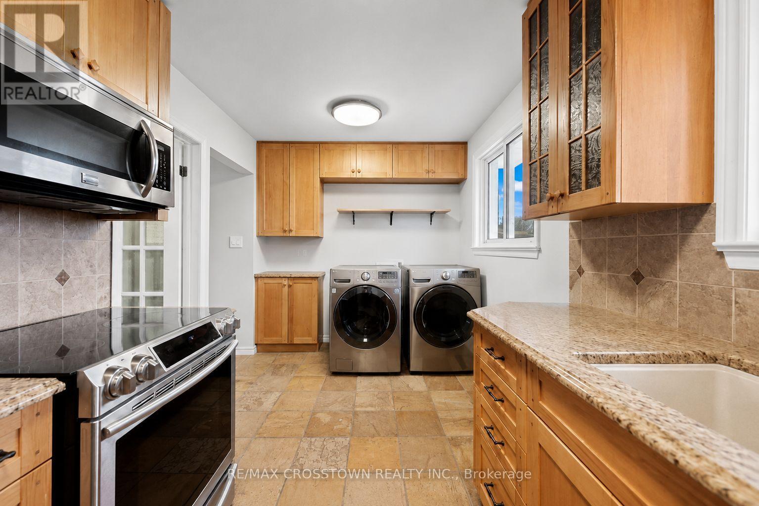 29 Baker Crescent, Barrie (Cundles East), Ontario  L4M 3J4 - Photo 4 - S13448374