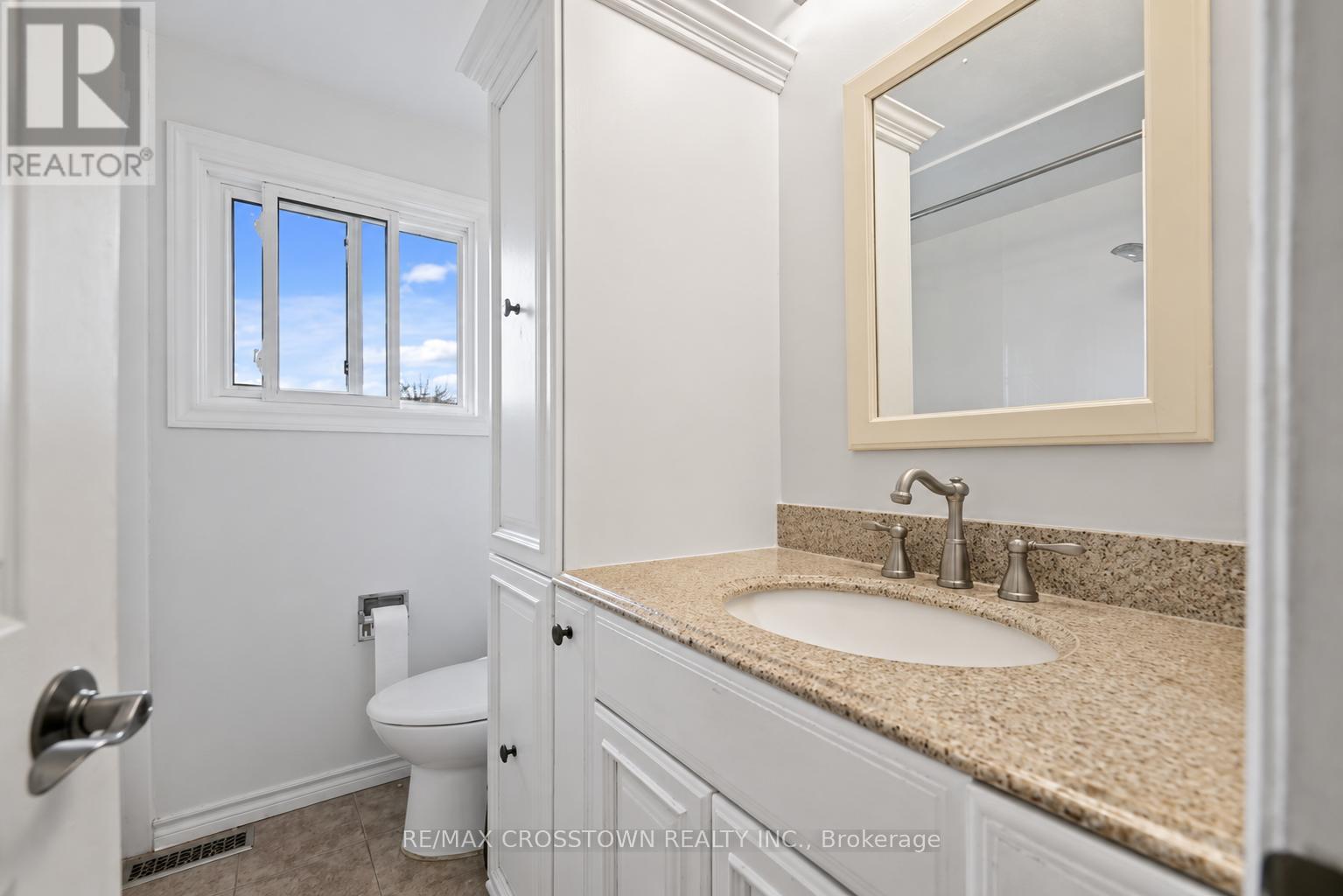 29 Baker Crescent, Barrie (Cundles East), Ontario  L4M 3J4 - Photo 8 - S13448374