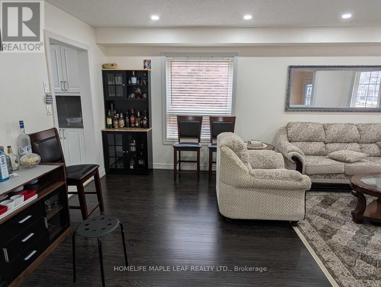 342 Van Kirk Drive, Brampton, Ontario L7A 1V5 - Photo 4 - W13448344