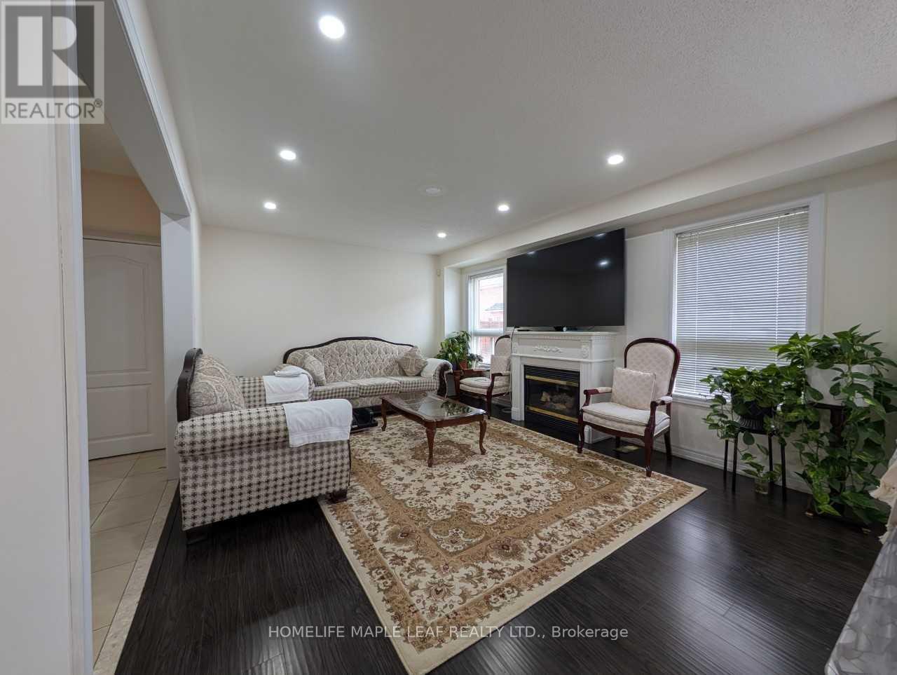 342 Van Kirk Drive, Brampton, Ontario L7A 1V5 - Photo 5 - W13448344