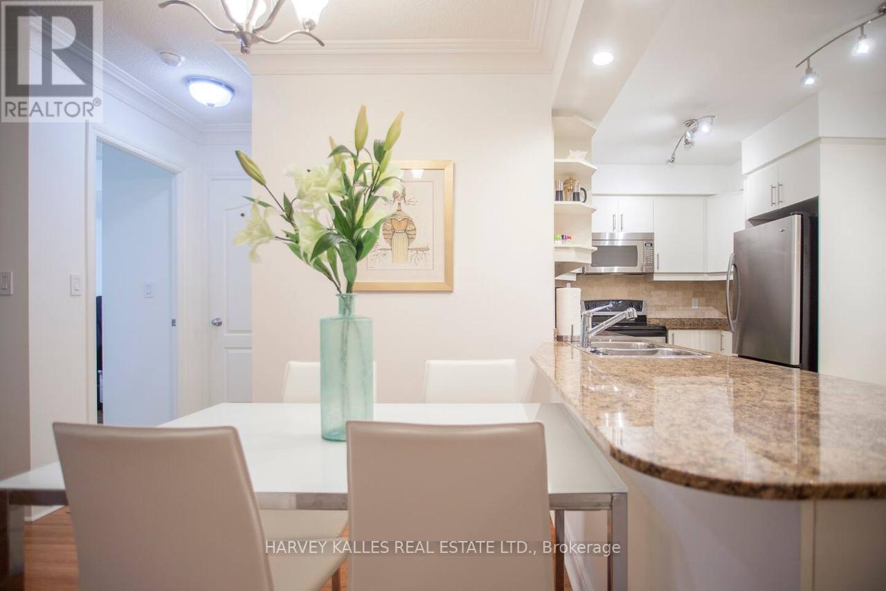 221 - 38 William Carson Crescent, Toronto, Ontario  M2P 2H2 - Photo 7 - C13444254